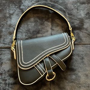 Black Saddlebag